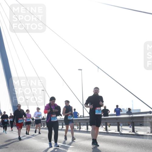 03.10.2026 - Köhlbrandbrückenlauf Tim E. http://msf.ph/oto/10625495 03.10.2026 09:41:59 Position 1  meine-sportfotos.de