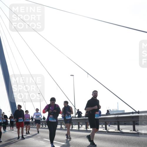 03.10.2026 - Köhlbrandbrückenlauf Tim E. http://msf.ph/oto/10625503 03.10.2026 09:41:59 Position 1  meine-sportfotos.de