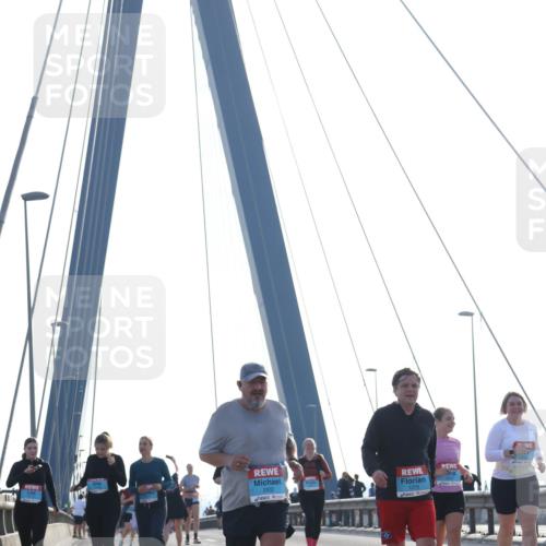03.10.2026 - Köhlbrandbrückenlauf Tim E. http://msf.ph/oto/10625510 03.10.2026 09:42:00 Position 1 2802 meine-sportfotos.de