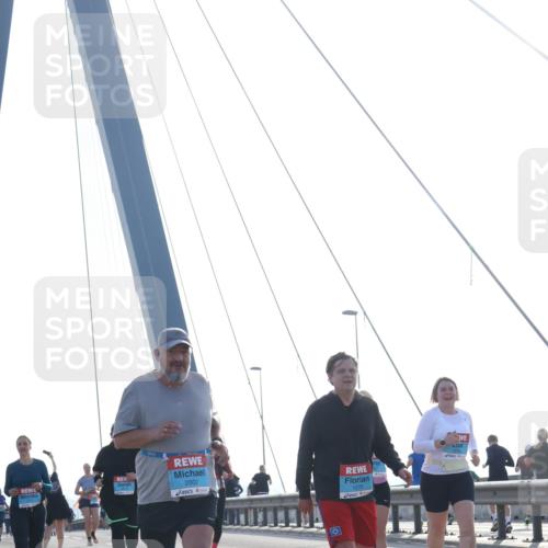 03.10.2026 - Köhlbrandbrückenlauf Tim E. http://msf.ph/oto/10625520 03.10.2026 09:42:01 Position 1 2802, 1275 meine-sportfotos.de