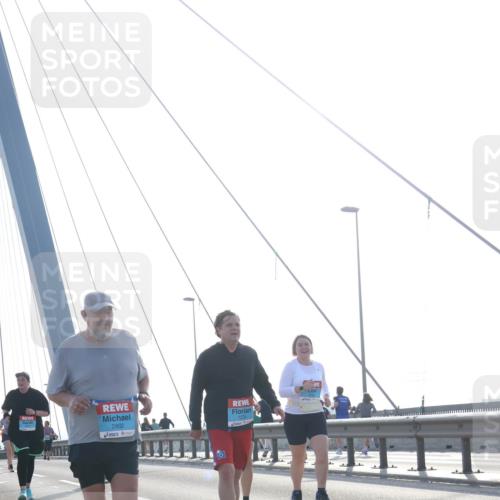 03.10.2026 - Köhlbrandbrückenlauf Tim E. http://msf.ph/oto/10625535 03.10.2026 09:42:02 Position 1 2802 meine-sportfotos.de