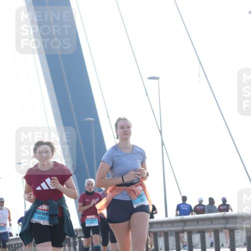 03.10.2026 - Köhlbrandbrückenlauf Tim E. http://msf.ph/oto/10625620 03.10.2026 09:42:09 Position 1 3584, 367 meine-sportfotos.de