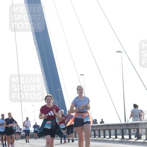 03.10.2026 - Köhlbrandbrückenlauf Tim E. http://msf.ph/oto/10625628 03.10.2026 09:42:10 Position 1 3584 meine-sportfotos.de
