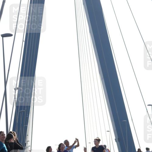 03.10.2026 - Köhlbrandbrückenlauf Tim E. http://msf.ph/oto/10625669 03.10.2026 09:42:14 Position 1  meine-sportfotos.de