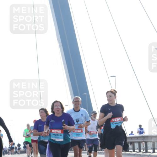 03.10.2026 - Köhlbrandbrückenlauf Tim E. http://msf.ph/oto/10625690 03.10.2026 09:42:19 Position 1 3712, 3285, 3309 meine-sportfotos.de