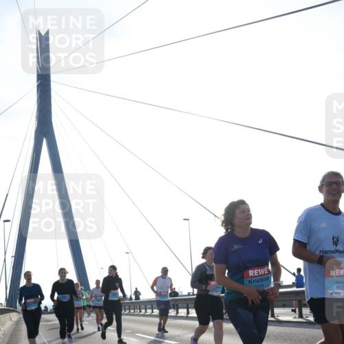 03.10.2026 - Köhlbrandbrückenlauf Tim E. http://msf.ph/oto/10625778 03.10.2026 09:42:25 Position 1 3309, 37, 2 meine-sportfotos.de