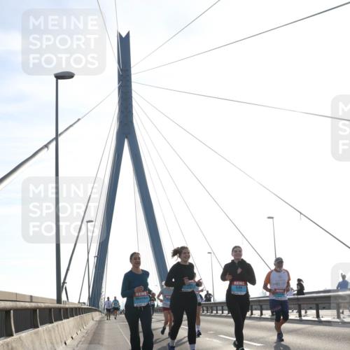 03.10.2026 - Köhlbrandbrückenlauf Tim E. http://msf.ph/oto/10625792 03.10.2026 09:42:26 Position 1  meine-sportfotos.de