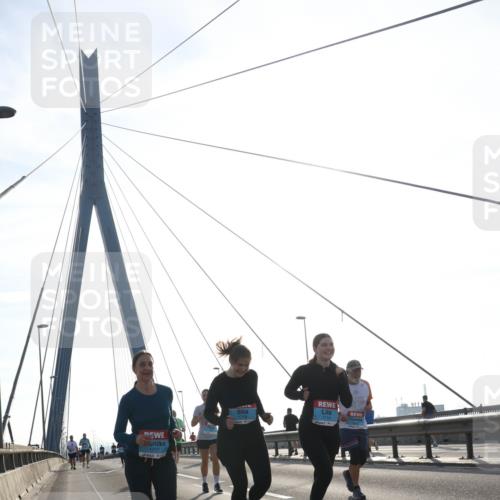 03.10.2026 - Köhlbrandbrückenlauf Tim E. http://msf.ph/oto/10625808 03.10.2026 09:42:26 Position 1 1717 meine-sportfotos.de