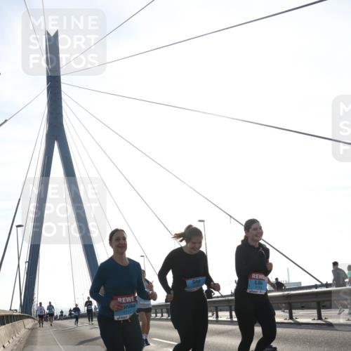 03.10.2026 - Köhlbrandbrückenlauf Tim E. http://msf.ph/oto/10625815 03.10.2026 09:42:27 Position 1 1717, 1719 meine-sportfotos.de