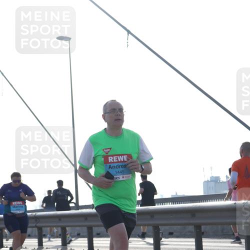 03.10.2026 - Köhlbrandbrückenlauf Tim E. http://msf.ph/oto/10625872 03.10.2026 09:42:31 Position 1 1445 meine-sportfotos.de