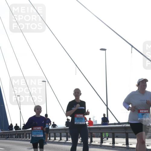 03.10.2026 - Köhlbrandbrückenlauf Tim E. http://msf.ph/oto/10625913 03.10.2026 09:42:35 Position 1 1893, 1892, 3688 meine-sportfotos.de