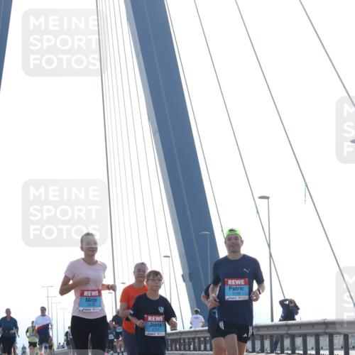 03.10.2026 - Köhlbrandbrückenlauf Tim E. http://msf.ph/oto/10626029 03.10.2026 09:42:51 Position 1 3129, 2751, 3128 meine-sportfotos.de