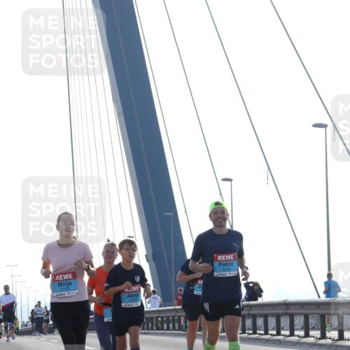 03.10.2026 - Köhlbrandbrückenlauf Tim E. http://msf.ph/oto/10626036 03.10.2026 09:42:52 Position 1 3129, 2751, 3128 meine-sportfotos.de