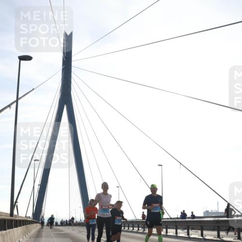 03.10.2026 - Köhlbrandbrückenlauf Tim E. http://msf.ph/oto/10626054 03.10.2026 09:42:55 Position 1  meine-sportfotos.de