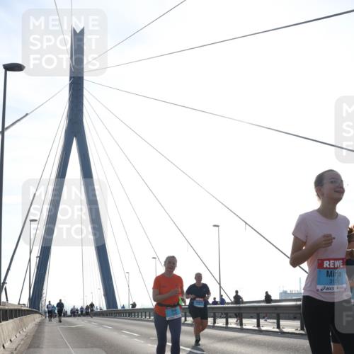 03.10.2026 - Köhlbrandbrückenlauf Tim E. http://msf.ph/oto/10626087 03.10.2026 09:42:57 Position 1 3129 meine-sportfotos.de