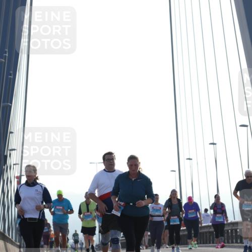 03.10.2026 - Köhlbrandbrückenlauf Tim E. http://msf.ph/oto/10626113 03.10.2026 09:43:01 Position 1  meine-sportfotos.de