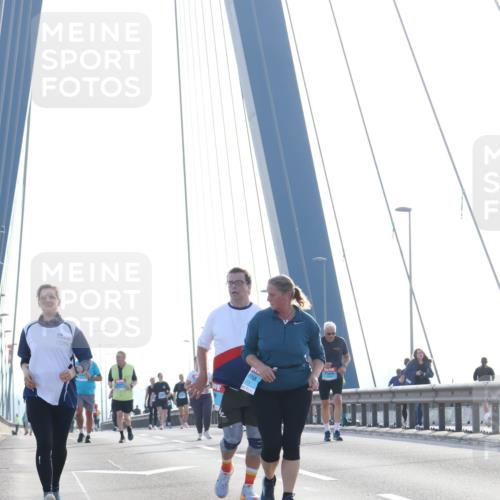 03.10.2026 - Köhlbrandbrückenlauf Tim E. http://msf.ph/oto/10626130 03.10.2026 09:43:06 Position 1  meine-sportfotos.de