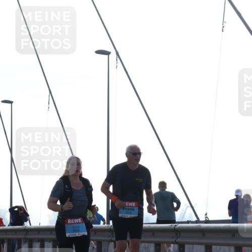 03.10.2026 - Köhlbrandbrückenlauf Tim E. http://msf.ph/oto/10626204 03.10.2026 09:43:15 Position 1 3839, 3319 meine-sportfotos.de