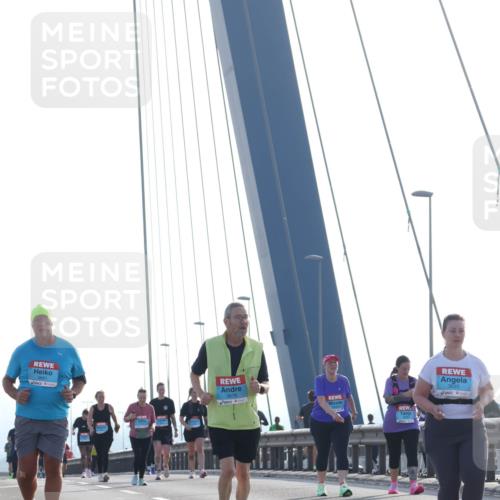 03.10.2026 - Köhlbrandbrückenlauf Tim E. http://msf.ph/oto/10626235 03.10.2026 09:43:17 Position 1 3678, 3625 meine-sportfotos.de