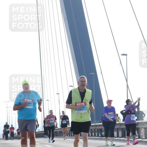 03.10.2026 - Köhlbrandbrückenlauf Tim E. http://msf.ph/oto/10626247 03.10.2026 09:43:19 Position 1 3661, 3678 meine-sportfotos.de
