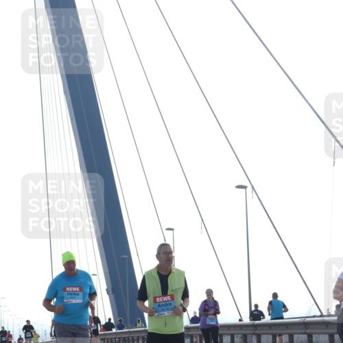 03.10.2026 - Köhlbrandbrückenlauf Tim E. http://msf.ph/oto/10626265 03.10.2026 09:43:21 Position 1 3678 meine-sportfotos.de