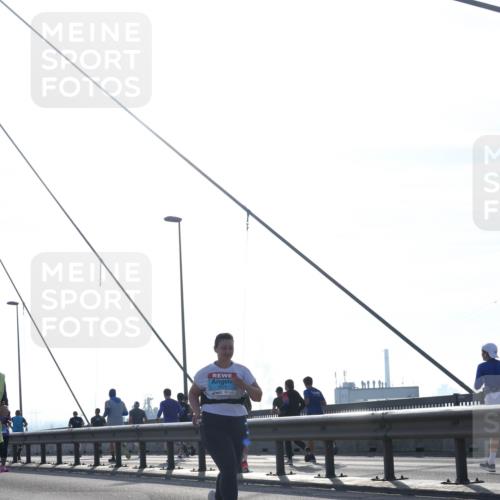 03.10.2026 - Köhlbrandbrückenlauf Tim E. http://msf.ph/oto/10626278 03.10.2026 09:43:23 Position 1  meine-sportfotos.de