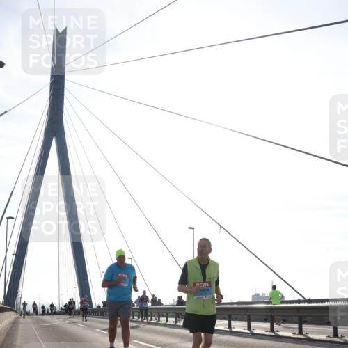03.10.2026 - Köhlbrandbrückenlauf Tim E. http://msf.ph/oto/10626299 03.10.2026 09:43:25 Position 1  meine-sportfotos.de