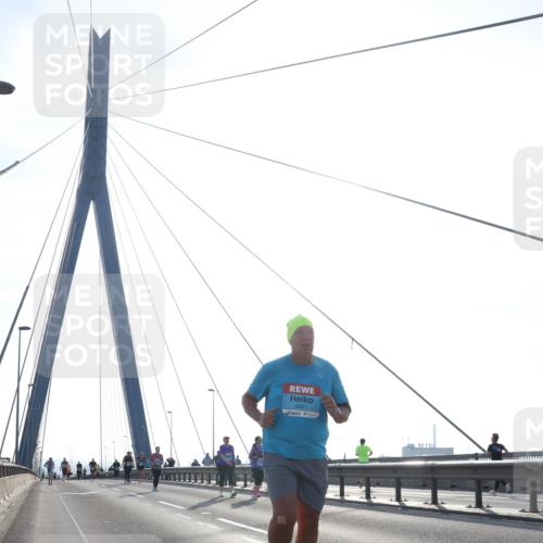 03.10.2026 - Köhlbrandbrückenlauf Tim E. http://msf.ph/oto/10626318 03.10.2026 09:43:27 Position 1 3661 meine-sportfotos.de
