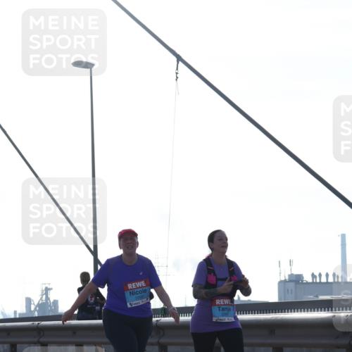 03.10.2026 - Köhlbrandbrückenlauf Tim E. http://msf.ph/oto/10626348 03.10.2026 09:43:31 Position 1 2093, 2092 meine-sportfotos.de