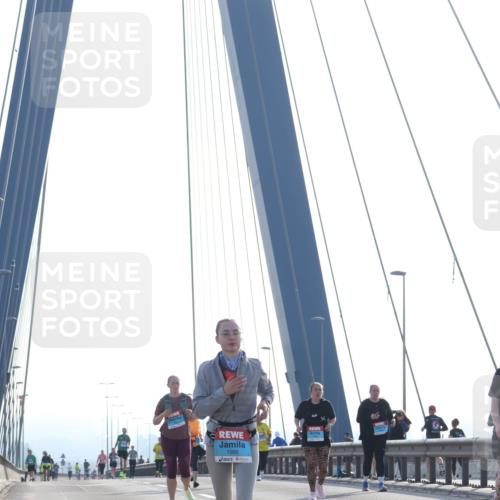 03.10.2026 - Köhlbrandbrückenlauf Tim E. http://msf.ph/oto/10626385 03.10.2026 09:43:40 Position 1 1995 meine-sportfotos.de