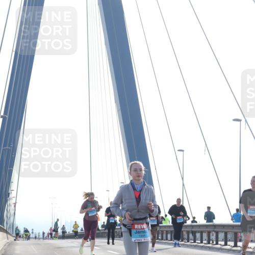 03.10.2026 - Köhlbrandbrückenlauf Tim E. http://msf.ph/oto/10626390 03.10.2026 09:43:41 Position 1 1995, 1899 meine-sportfotos.de