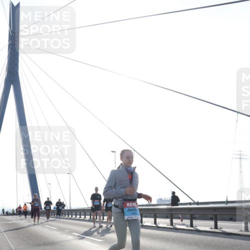 03.10.2026 - Köhlbrandbrückenlauf Tim E. http://msf.ph/oto/10626422 03.10.2026 09:43:44 Position 1 1995 meine-sportfotos.de