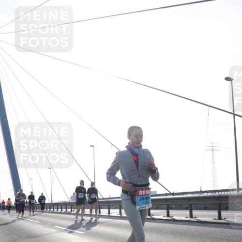 03.10.2026 - Köhlbrandbrückenlauf Tim E. http://msf.ph/oto/10626429 03.10.2026 09:43:44 Position 1 1995 meine-sportfotos.de