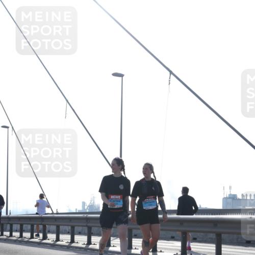 03.10.2026 - Köhlbrandbrückenlauf Tim E. http://msf.ph/oto/10626435 03.10.2026 09:43:45 Position 1 1898, 1111 meine-sportfotos.de