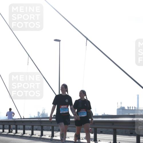 03.10.2026 - Köhlbrandbrückenlauf Tim E. http://msf.ph/oto/10626444 03.10.2026 09:43:45 Position 1  meine-sportfotos.de