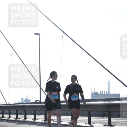 03.10.2026 - Köhlbrandbrückenlauf Tim E. http://msf.ph/oto/10626458 03.10.2026 09:43:46 Position 1 1899, 1898 meine-sportfotos.de