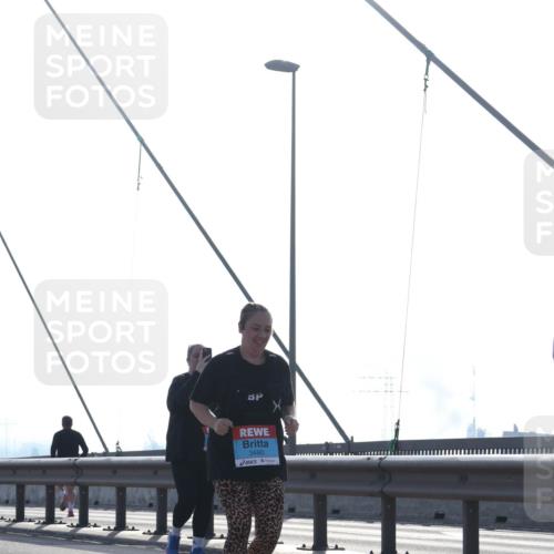 03.10.2026 - Köhlbrandbrückenlauf Tim E. http://msf.ph/oto/10626508 03.10.2026 09:43:50 Position 1 3490 meine-sportfotos.de