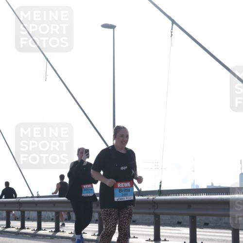 03.10.2026 - Köhlbrandbrückenlauf Tim E. http://msf.ph/oto/10626510 03.10.2026 09:43:51 Position 1 3490 meine-sportfotos.de