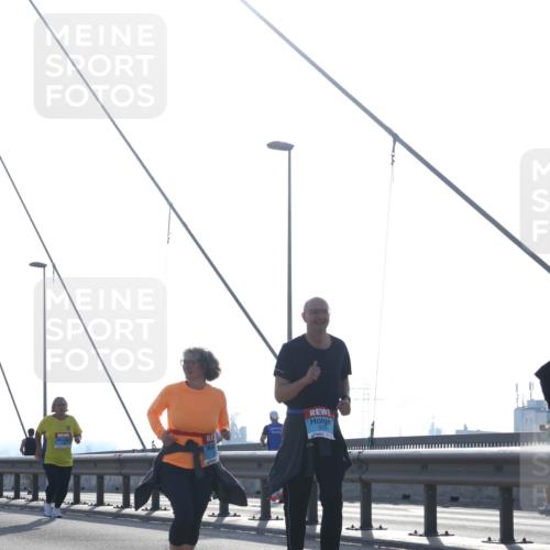 03.10.2026 - Köhlbrandbrückenlauf Tim E. http://msf.ph/oto/10626548 03.10.2026 09:43:54 Position 1  meine-sportfotos.de