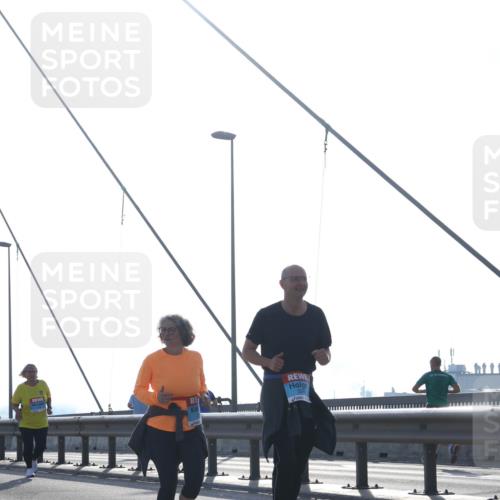 03.10.2026 - Köhlbrandbrückenlauf Tim E. http://msf.ph/oto/10626551 03.10.2026 09:43:55 Position 1  meine-sportfotos.de
