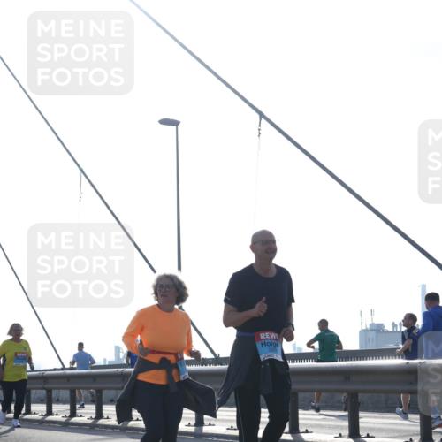 03.10.2026 - Köhlbrandbrückenlauf Tim E. http://msf.ph/oto/10626559 03.10.2026 09:43:55 Position 1  meine-sportfotos.de