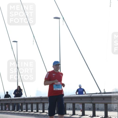 03.10.2026 - Köhlbrandbrückenlauf Tim E. http://msf.ph/oto/10626591 03.10.2026 09:43:58 Position 1 3528 meine-sportfotos.de