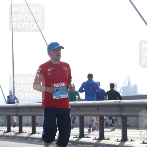 03.10.2026 - Köhlbrandbrückenlauf Tim E. http://msf.ph/oto/10626605 03.10.2026 09:44:00 Position 1 3528 meine-sportfotos.de