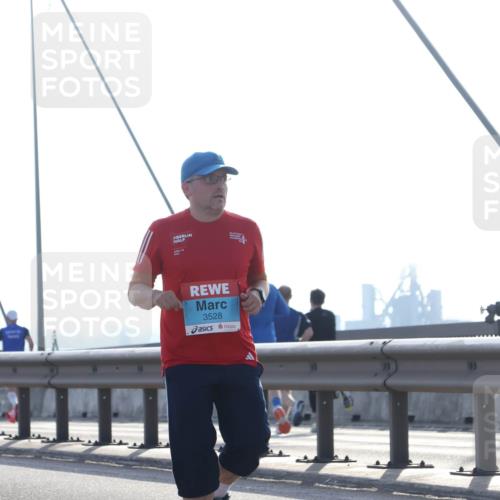 03.10.2026 - Köhlbrandbrückenlauf Tim E. http://msf.ph/oto/10626612 03.10.2026 09:44:00 Position 1 3528 meine-sportfotos.de