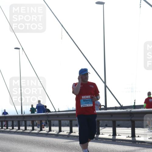 03.10.2026 - Köhlbrandbrückenlauf Tim E. http://msf.ph/oto/10626625 03.10.2026 09:44:02 Position 1 3528 meine-sportfotos.de