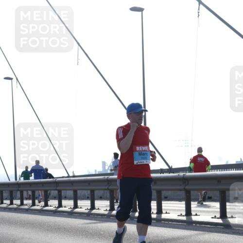 03.10.2026 - Köhlbrandbrückenlauf Tim E. http://msf.ph/oto/10626632 03.10.2026 09:44:02 Position 1 3528 meine-sportfotos.de