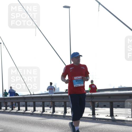 03.10.2026 - Köhlbrandbrückenlauf Tim E. http://msf.ph/oto/10626639 03.10.2026 09:44:02 Position 1 3528 meine-sportfotos.de