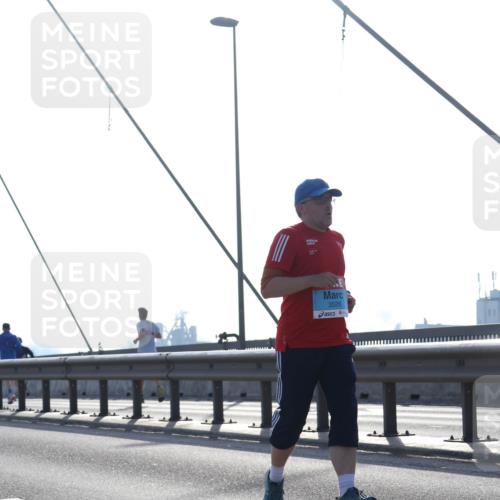 03.10.2026 - Köhlbrandbrückenlauf Tim E. http://msf.ph/oto/10626647 03.10.2026 09:44:03 Position 1 3528 meine-sportfotos.de
