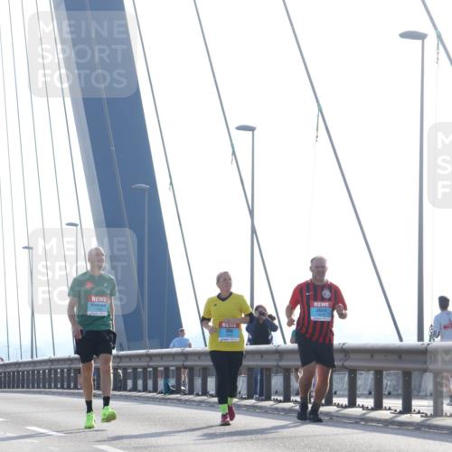 03.10.2026 - Köhlbrandbrückenlauf Tim E. http://msf.ph/oto/10626659 03.10.2026 09:44:06 Position 1  meine-sportfotos.de