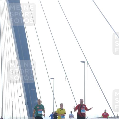 03.10.2026 - Köhlbrandbrückenlauf Tim E. http://msf.ph/oto/10626665 03.10.2026 09:44:08 Position 1  meine-sportfotos.de